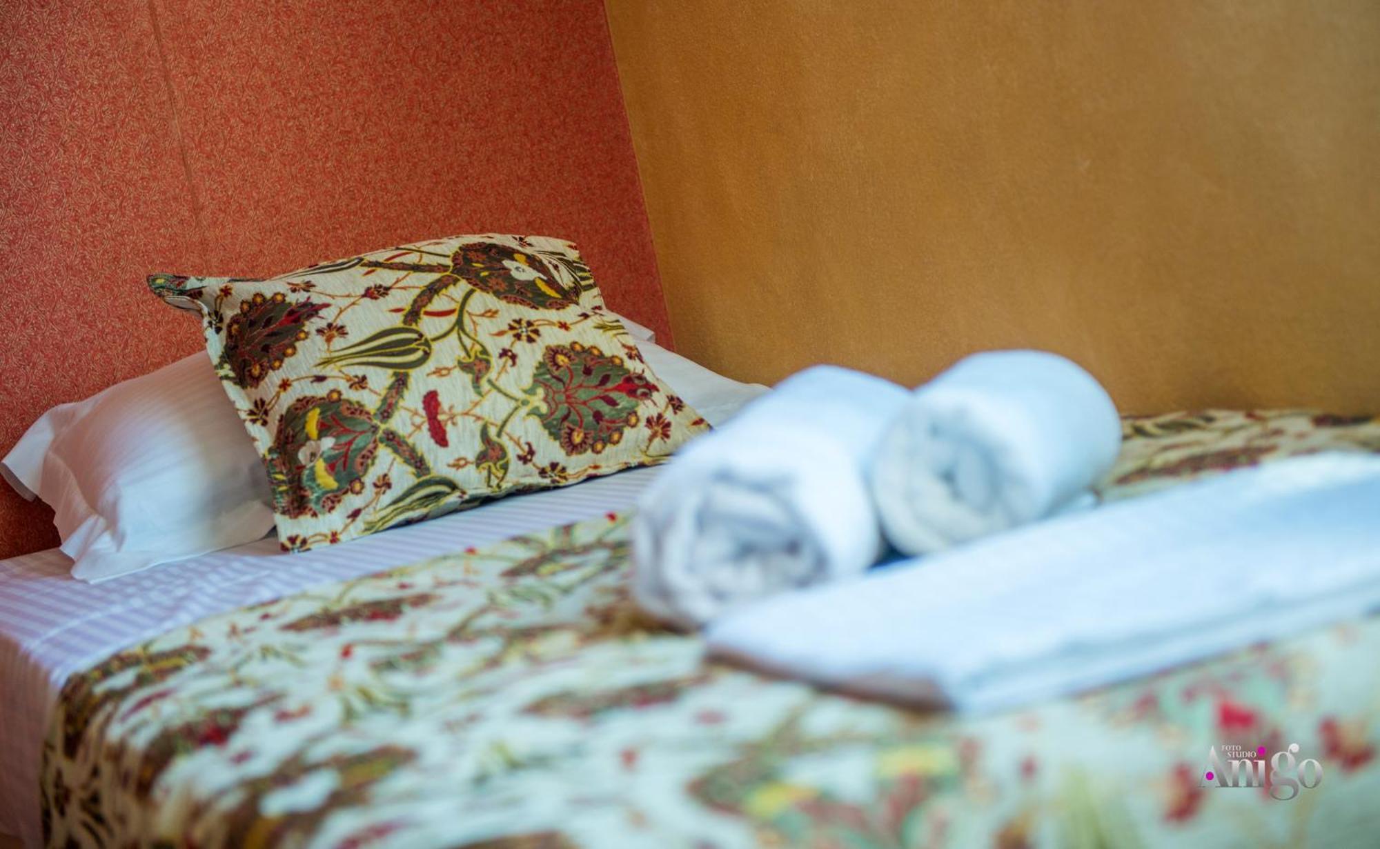 Apartments And Rooms Villa Sulejman Мостар Екстериор снимка